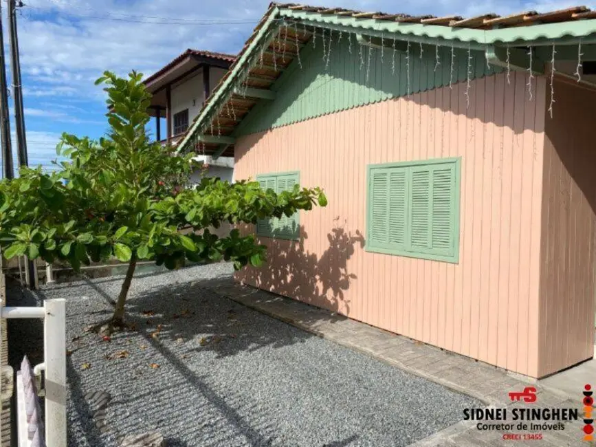 Foto 3 de Casa com 3 quartos à venda, 140m2 em Balneario Barra Do Sul - SC