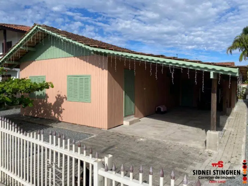 Foto 2 de Casa com 3 quartos à venda, 140m2 em Balneario Barra Do Sul - SC