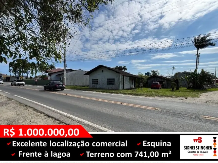 Foto 1 de Terreno / Lote à venda, 741m2 em Balneario Barra Do Sul - SC