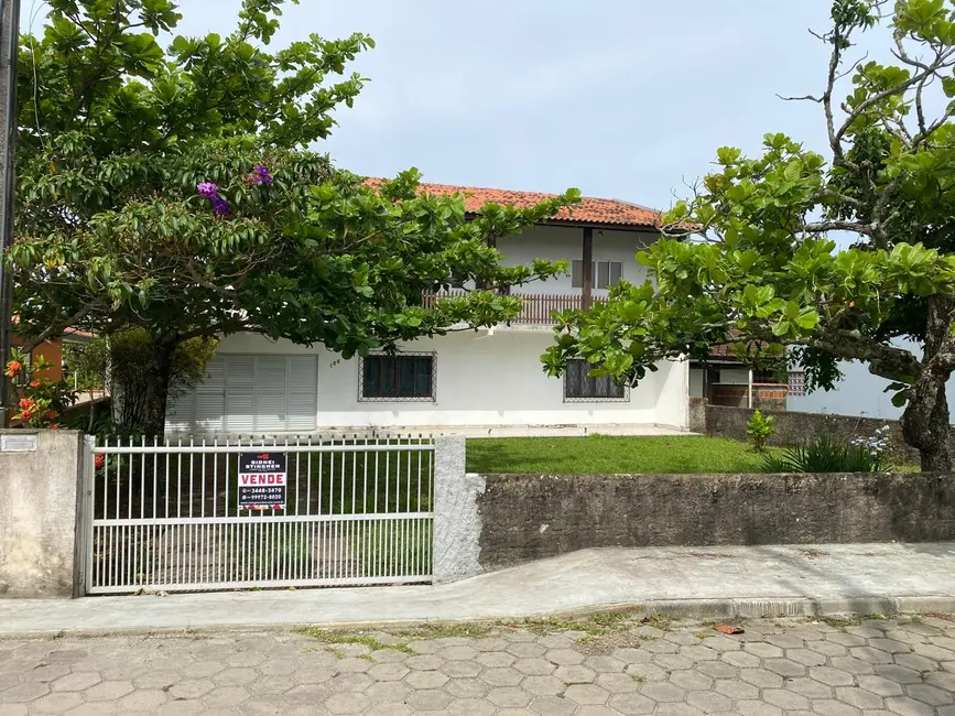 Foto 2 de Casa com 7 quartos à venda, 165m2 em Centro, Balneario Barra Do Sul - SC