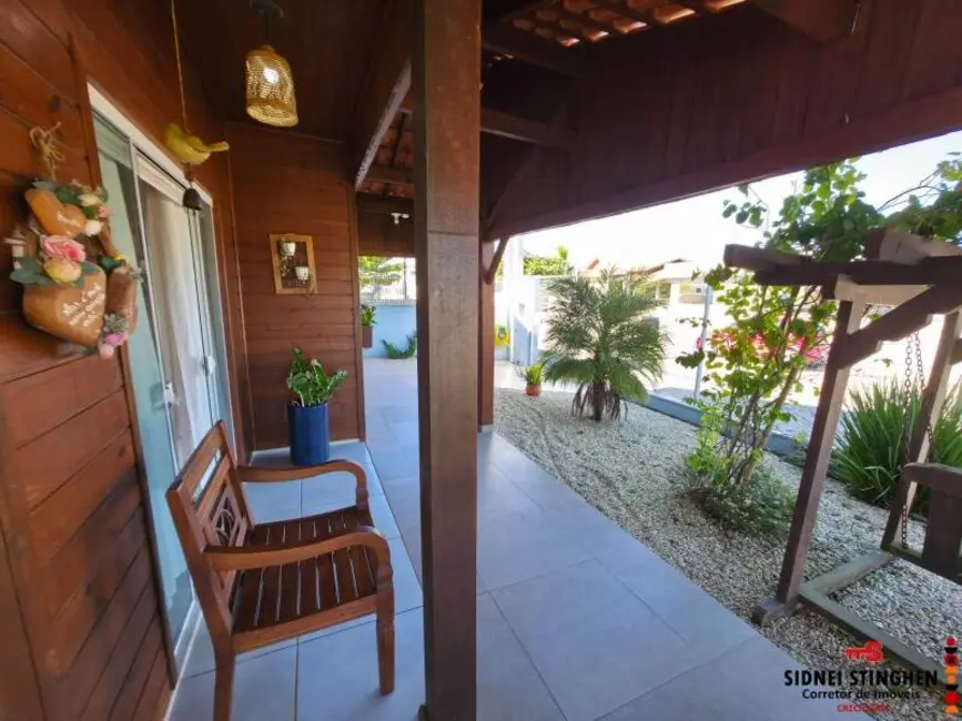 Foto 4 de Casa com 2 quartos à venda, 132m2 em Balneario Barra Do Sul - SC