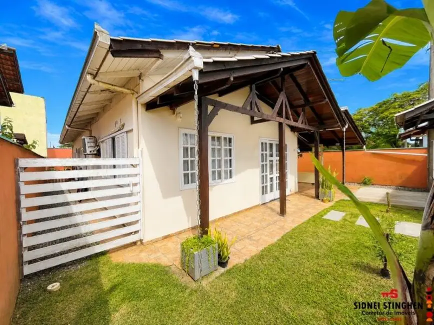 Foto 2 de Casa com 2 quartos à venda, 185m2 em Balneario Barra Do Sul - SC