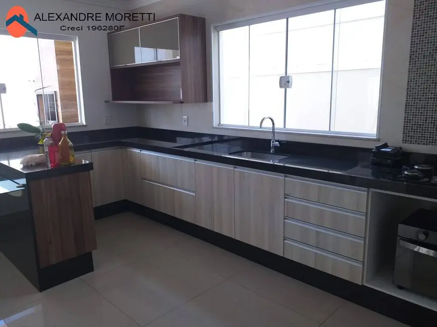 Casa com 3 quartos à venda, 250m2 em Iporanga, Sorocaba - SP - imagem 6 Foto 6 de Casa com 3 quartos à venda, 250m2 em Iporanga, Sorocaba - SP