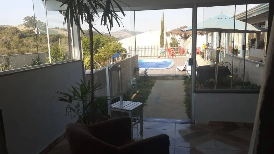 Chácara com 3 quartos à venda, 260m2 em Caldas - MG - imagem 1 Foto 1 de Chácara com 3 quartos à venda, 260m2 em Caldas - MG