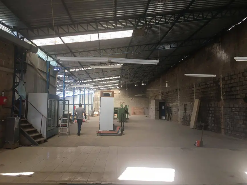 Foto 2 de Sala Comercial para alugar, 2200m2 em Chácara Santa Bárbara, Pocos De Caldas - MG