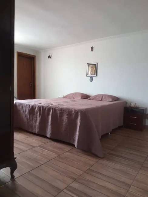 Casa com 3 quartos à venda, 173m2 em Conjunto Habitacional Pedro Afonso Junqueira, Pocos De Caldas - MG - imagem 8 Foto 8 de Casa com 3 quartos à venda, 173m2 em Conjunto Habitacional Pedro Afonso Junqueira, Pocos De Caldas - MG