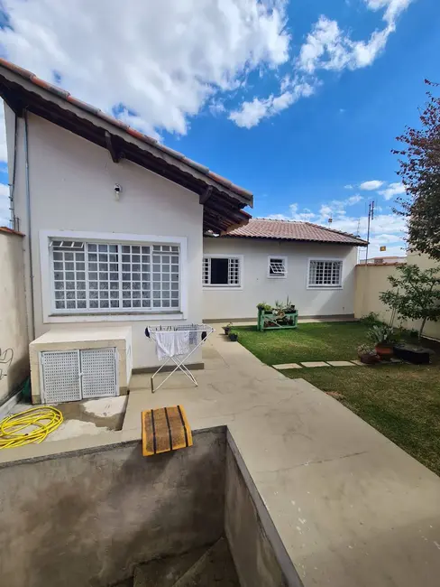 Foto 1 de Casa com 4 quartos à venda, 250m2 em Jardim das Azaléias, Pocos De Caldas - MG