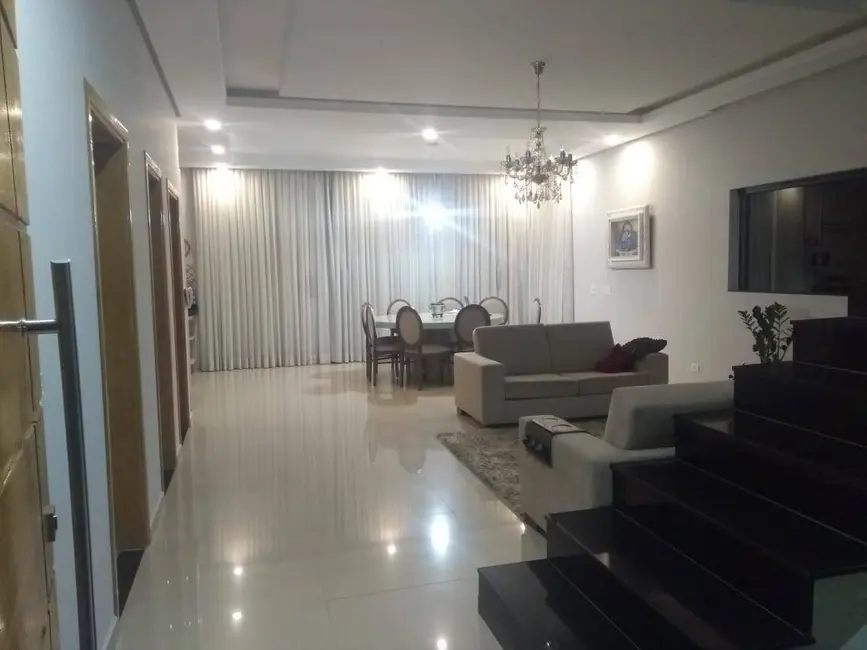 Foto 2 de Casa com 3 quartos à venda, 350m2 em Parque Vivaldi Leite Ribeiro, Pocos De Caldas - MG