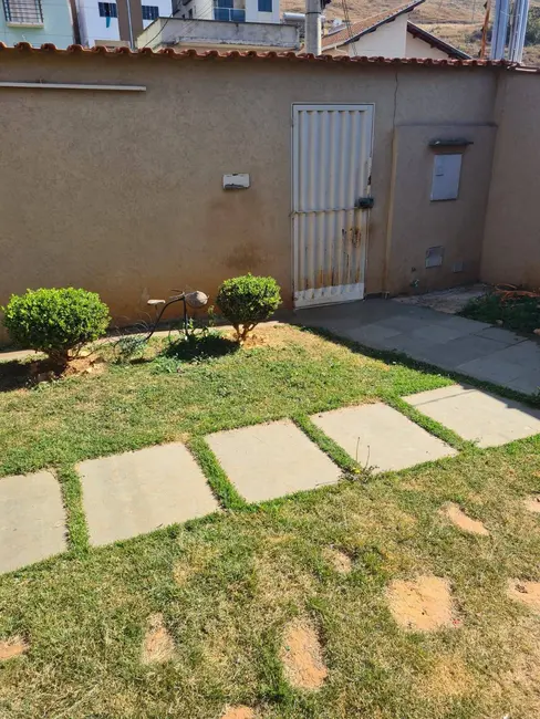 Casa com 3 quartos à venda, 130m2 em Santa Teresa, Pocos De Caldas - MG - imagem 6 Foto 6 de Casa com 3 quartos à venda, 130m2 em Santa Teresa, Pocos De Caldas - MG