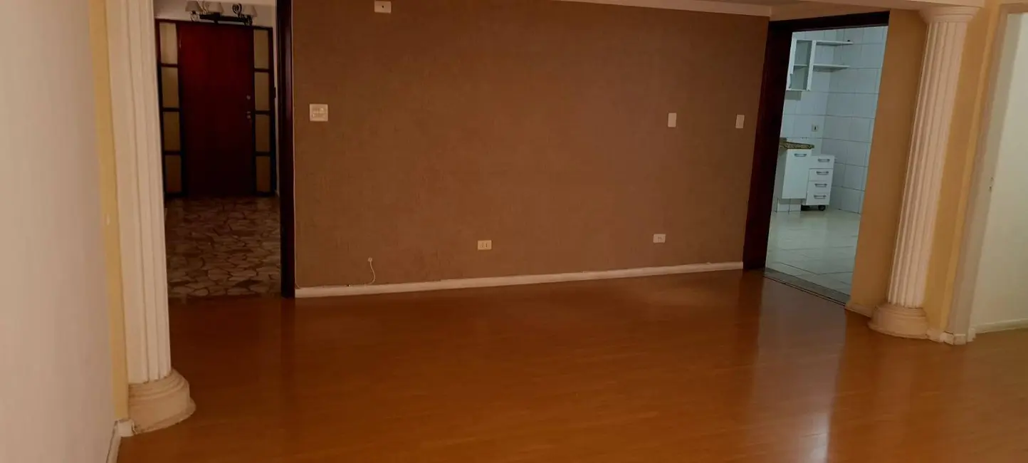 Apartamento com 3 quartos para alugar, 120m2 em Centro, Pocos De Caldas - MG - imagem 3 Foto 3 de Apartamento com 3 quartos para alugar, 120m2 em Centro, Pocos De Caldas - MG