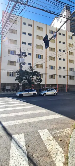 Apartamento com 3 quartos para alugar, 120m2 em Centro, Pocos De Caldas - MG - imagem 9 Foto 9 de Apartamento com 3 quartos para alugar, 120m2 em Centro, Pocos De Caldas - MG