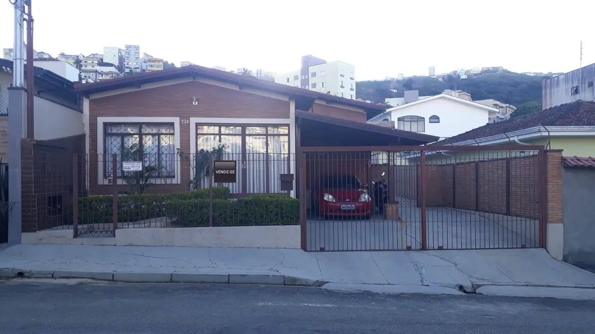 Casa com 4 quartos à venda, 300m2 em Santa Ângela, Pocos De Caldas - MG - imagem 1 Foto 1 de Casa com 4 quartos à venda, 300m2 em Santa Ângela, Pocos De Caldas - MG