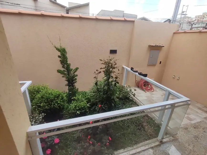 Casa com 2 quartos à venda, 110m2 em Jardim Itamaraty V, Pocos De Caldas - MG - imagem 2 Foto 2 de Casa com 2 quartos à venda, 110m2 em Jardim Itamaraty V, Pocos De Caldas - MG