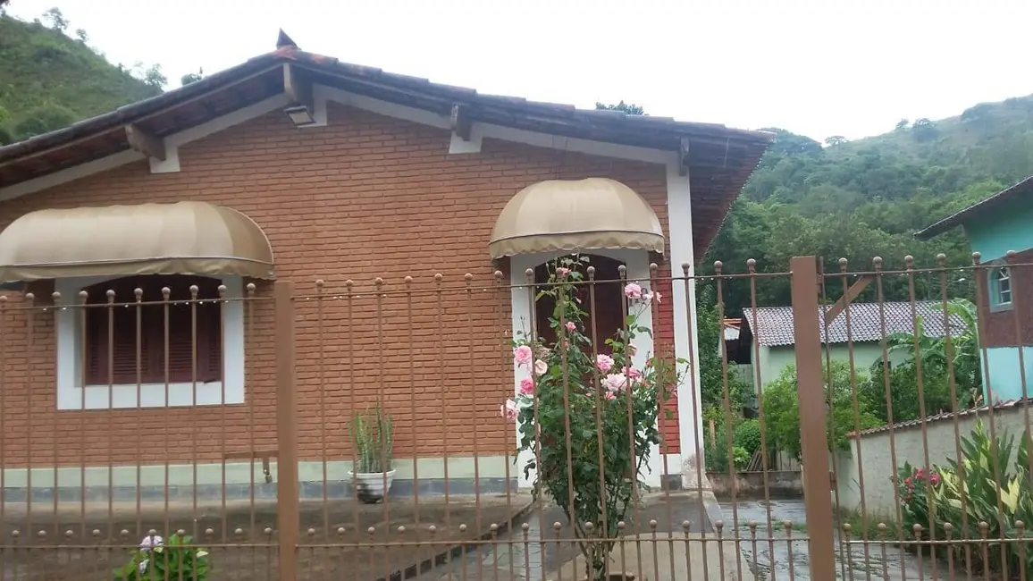 Chácara com 2 quartos à venda, 800m2 em Caldas - MG - imagem 1 Foto 1 de Chácara com 2 quartos à venda, 800m2 em Caldas - MG