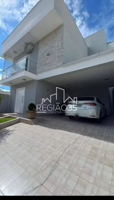 Foto 1 de Casa com 3 quartos à venda, 280m2 em Chácara dos Cravos, Pocos De Caldas - MG