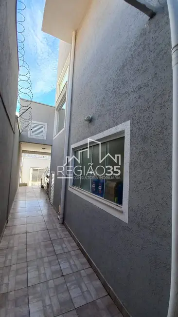Foto 2 de Casa com 3 quartos à venda, 280m2 em Chácara dos Cravos, Pocos De Caldas - MG