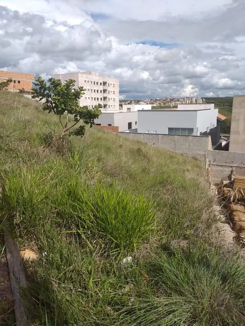 Foto 2 de Terreno / Lote à venda, 350m2 em Pocos De Caldas - MG