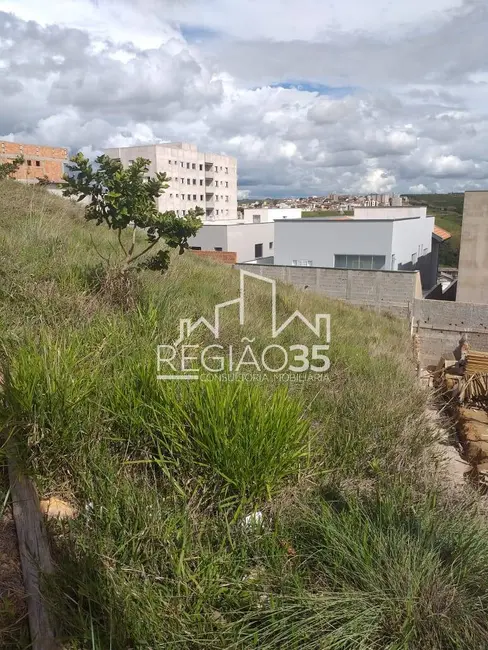 Foto 2 de Terreno / Lote à venda, 350m2 em Pocos De Caldas - MG