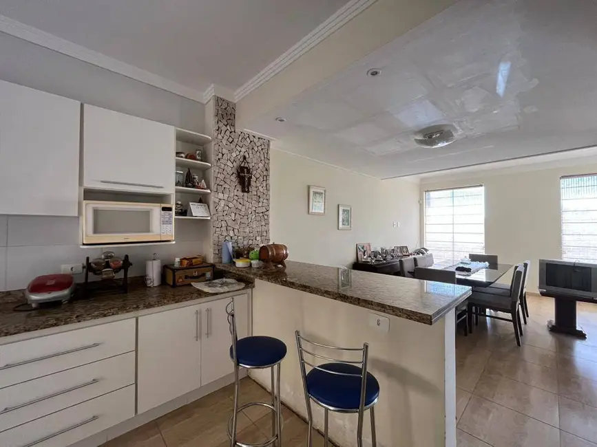 Casa com 3 quartos à venda, 220m2 em Jardim Centenário, Pocos De Caldas - MG - imagem 4 Foto 4 de Casa com 3 quartos à venda, 220m2 em Jardim Centenário, Pocos De Caldas - MG