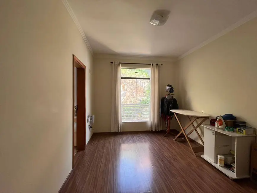 Casa com 3 quartos à venda, 220m2 em Jardim Centenário, Pocos De Caldas - MG - imagem 6 Foto 6 de Casa com 3 quartos à venda, 220m2 em Jardim Centenário, Pocos De Caldas - MG