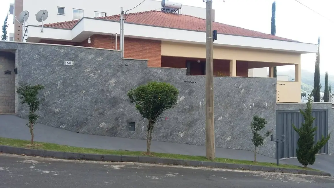 Casa com 3 quartos à venda, 276m2 em Jardim Carolina, Pocos De Caldas - MG - imagem 1 Foto 1 de Casa com 3 quartos à venda, 276m2 em Jardim Carolina, Pocos De Caldas - MG