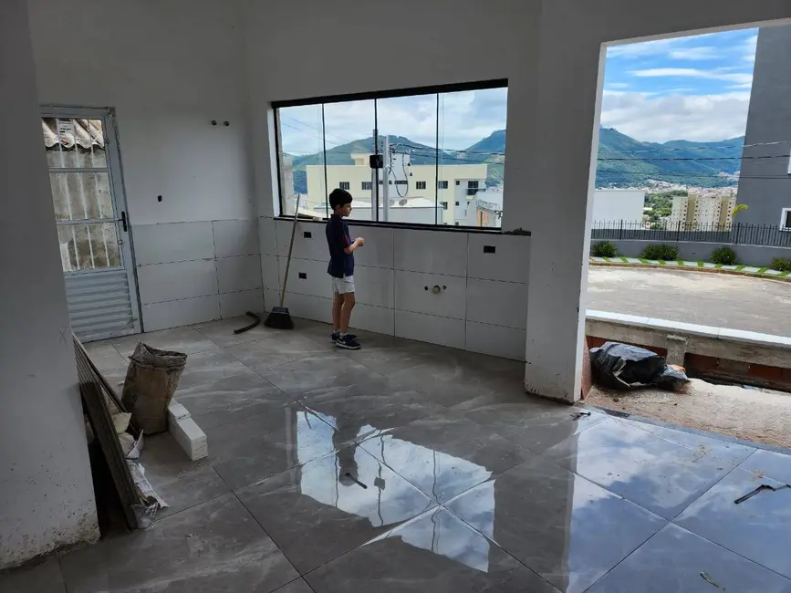 Casa com 3 quartos à venda, 150m2 em Jardim dos Manacás, Pocos De Caldas - MG - imagem 2 Foto 2 de Casa com 3 quartos à venda, 150m2 em Jardim dos Manacás, Pocos De Caldas - MG