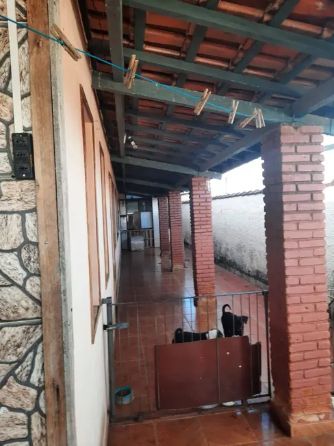 Casa com 5 quartos à venda, 240m2 em Conjunto Habitacional Pedro Afonso Junqueira, Pocos De Caldas - MG - imagem 7 Foto 7 de Casa com 5 quartos à venda, 240m2 em Conjunto Habitacional Pedro Afonso Junqueira, Pocos De Caldas - MG