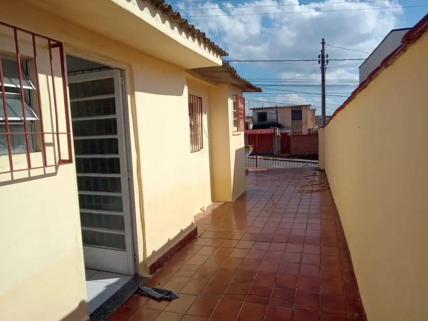 Casa com 2 quartos à venda, 92m2 em Conjunto Habitacional Pedro Afonso Junqueira, Pocos De Caldas - MG - imagem 2 Foto 2 de Casa com 2 quartos à venda, 92m2 em Conjunto Habitacional Pedro Afonso Junqueira, Pocos De Caldas - MG