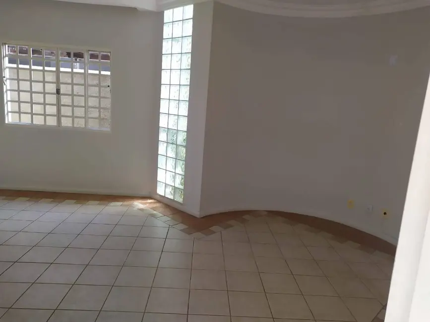 Casa com 3 quartos à venda, 250m2 em Jardim das Azaléias, Pocos De Caldas - MG - imagem 9 Foto 9 de Casa com 3 quartos à venda, 250m2 em Jardim das Azaléias, Pocos De Caldas - MG