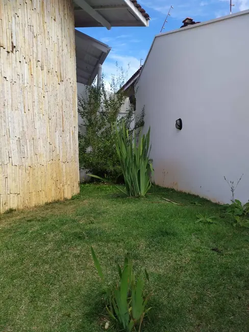 Casa com 3 quartos à venda, 250m2 em Jardim das Azaléias, Pocos De Caldas - MG - imagem 3 Foto 3 de Casa com 3 quartos à venda, 250m2 em Jardim das Azaléias, Pocos De Caldas - MG