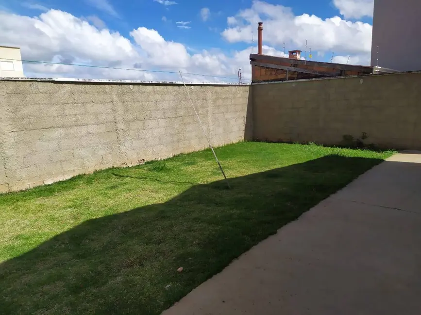 Casa com 3 quartos à venda, 250m2 em Jardim das Azaléias, Pocos De Caldas - MG - imagem 5 Foto 5 de Casa com 3 quartos à venda, 250m2 em Jardim das Azaléias, Pocos De Caldas - MG