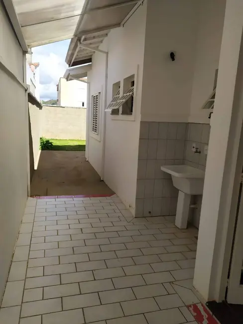 Casa com 3 quartos à venda, 250m2 em Jardim das Azaléias, Pocos De Caldas - MG - imagem 4 Foto 4 de Casa com 3 quartos à venda, 250m2 em Jardim das Azaléias, Pocos De Caldas - MG