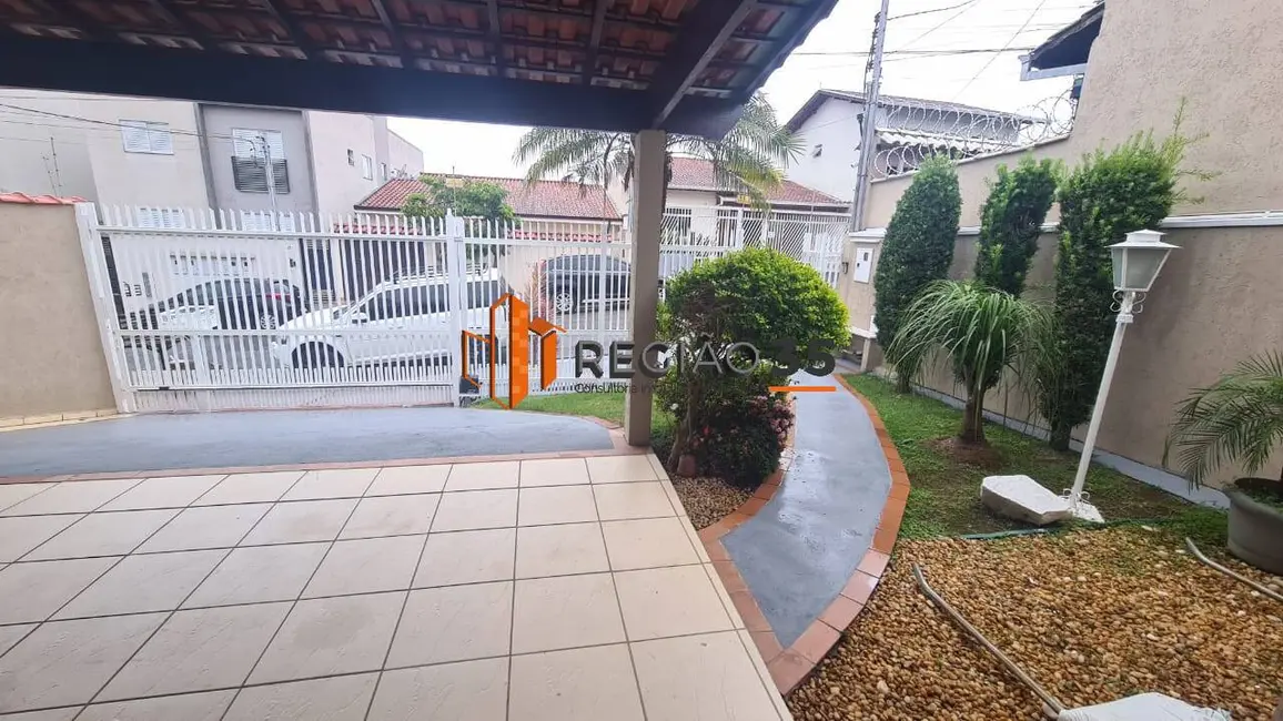 Foto 2 de Casa com 3 quartos à venda, 200m2 em Jardim das Hortênsias, Pocos De Caldas - MG