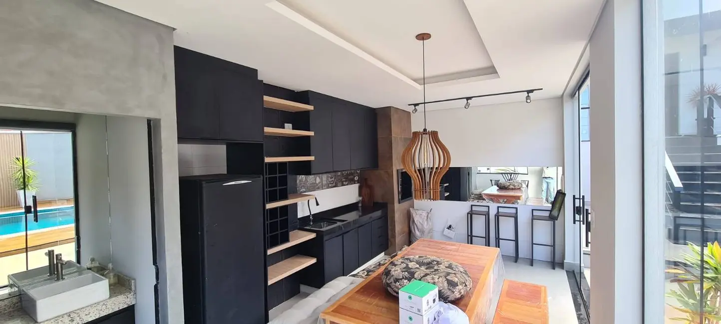 Casa com 3 quartos à venda, 506m2 em Recanto dos Lagos, Pocos De Caldas - MG - imagem 5 Foto 5 de Casa com 3 quartos à venda, 506m2 em Recanto dos Lagos, Pocos De Caldas - MG