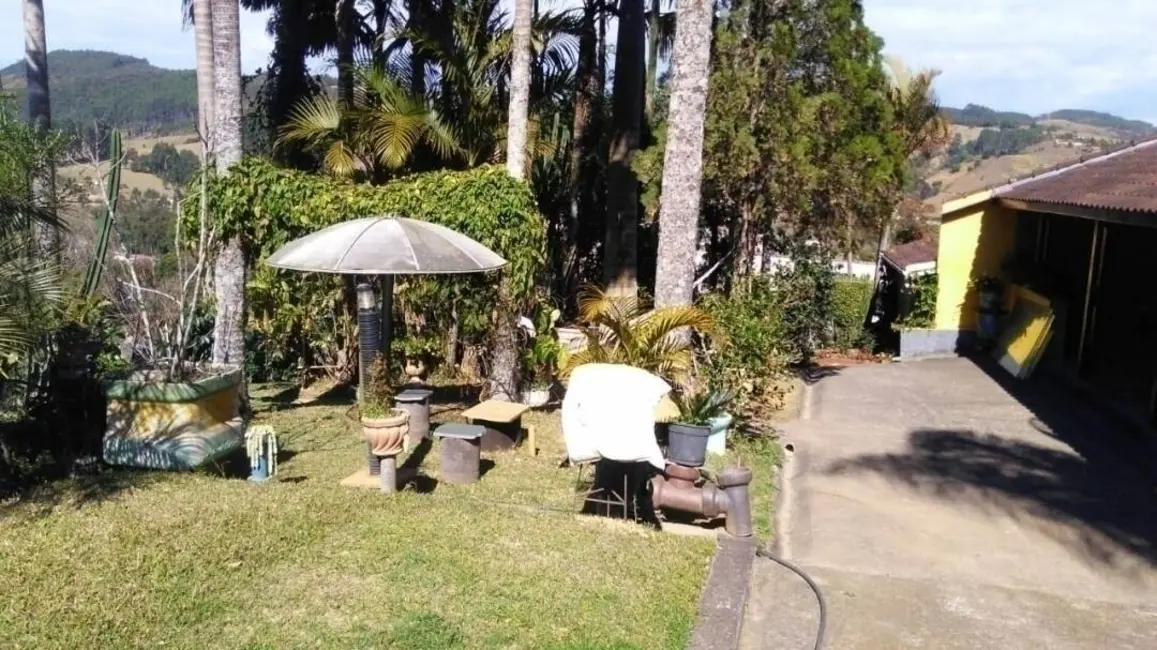 Chácara com 2 quartos à venda, 1000m2 em Centro, Caldas - MG - imagem 2 Foto 2 de Chácara com 2 quartos à venda, 1000m2 em Centro, Caldas - MG