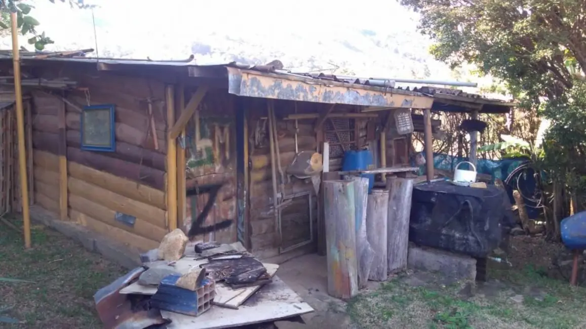 Chácara com 2 quartos à venda, 1000m2 em Centro, Caldas - MG - imagem 5 Foto 5 de Chácara com 2 quartos à venda, 1000m2 em Centro, Caldas - MG