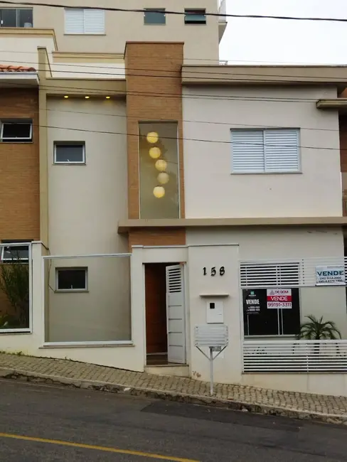 Casa com 3 quartos à venda, 141m2 em Parque Primavera, Pocos De Caldas - MG - imagem 1 Foto 1 de Casa com 3 quartos à venda, 141m2 em Parque Primavera, Pocos De Caldas - MG