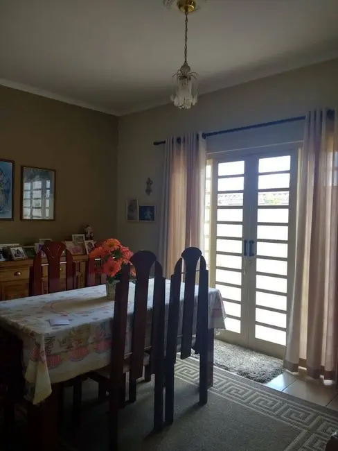 Casa com 3 quartos à venda, 200m2 em Jardim Campos Elísios, Pocos De Caldas - MG - imagem 3 Foto 3 de Casa com 3 quartos à venda, 200m2 em Jardim Campos Elísios, Pocos De Caldas - MG