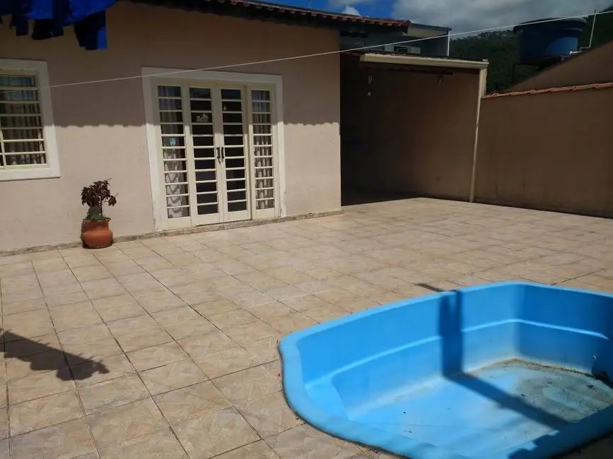 Casa com 3 quartos à venda, 200m2 em Jardim Campos Elísios, Pocos De Caldas - MG - imagem 1 Foto 1 de Casa com 3 quartos à venda, 200m2 em Jardim Campos Elísios, Pocos De Caldas - MG