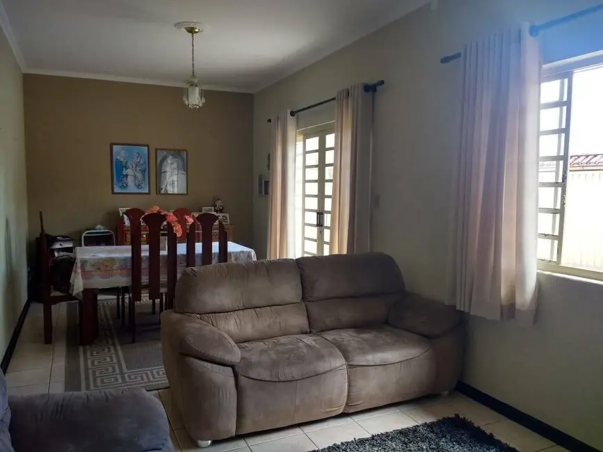 Casa com 3 quartos à venda, 200m2 em Jardim Campos Elísios, Pocos De Caldas - MG - imagem 4 Foto 4 de Casa com 3 quartos à venda, 200m2 em Jardim Campos Elísios, Pocos De Caldas - MG