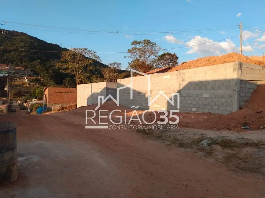 Foto 1 de Terreno / Lote à venda, 616m2 em Caldas - MG