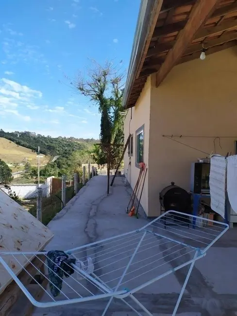 Chácara com 2 quartos à venda, 150m2 em Centro, Caldas - MG - imagem 8 Foto 8 de Chácara com 2 quartos à venda, 150m2 em Centro, Caldas - MG