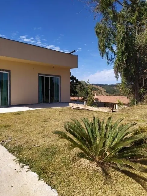 Chácara com 2 quartos à venda, 150m2 em Centro, Caldas - MG - imagem 5 Foto 5 de Chácara com 2 quartos à venda, 150m2 em Centro, Caldas - MG