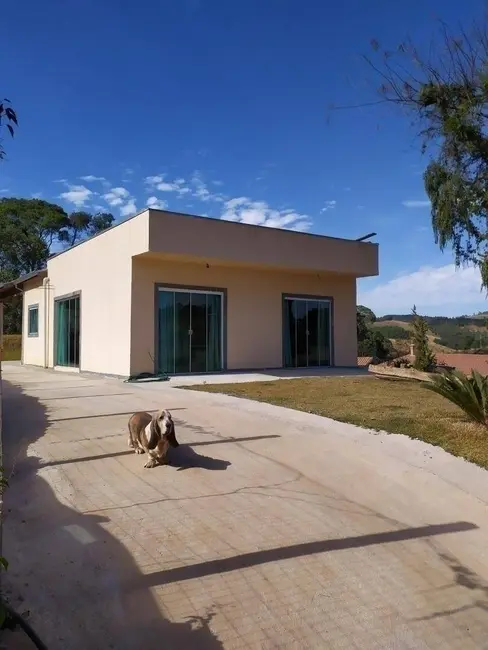 Chácara com 2 quartos à venda, 150m2 em Centro, Caldas - MG - imagem 3 Foto 3 de Chácara com 2 quartos à venda, 150m2 em Centro, Caldas - MG