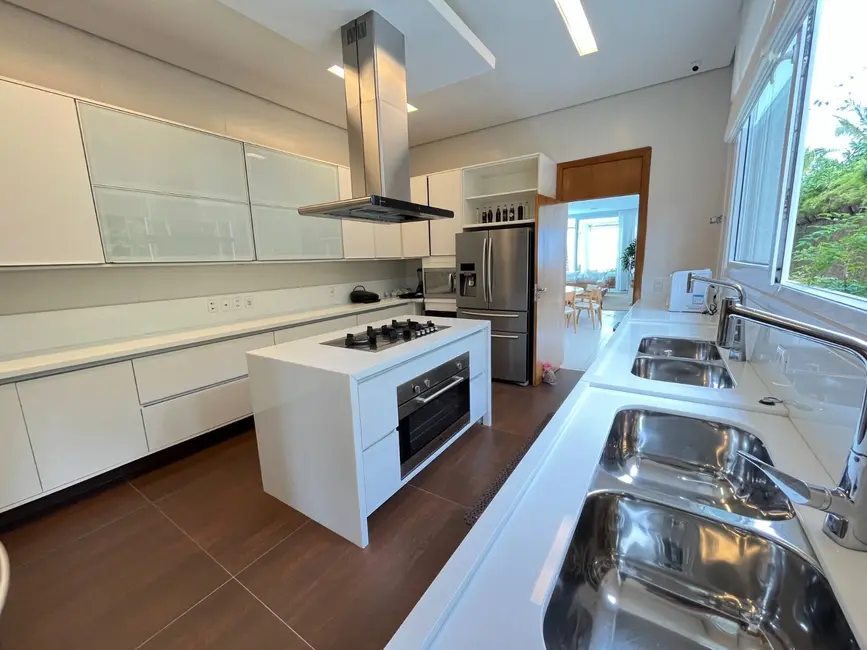 Casa com 6 quartos à venda, 900m2 em Bertioga - SP - imagem 3 Foto 3 de Casa com 6 quartos à venda, 900m2 em Bertioga - SP