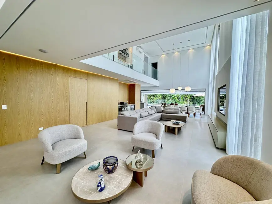 Casa com 6 quartos à venda, 480m2 em Bertioga - SP - imagem 9 Foto 9 de Casa com 6 quartos à venda, 480m2 em Bertioga - SP