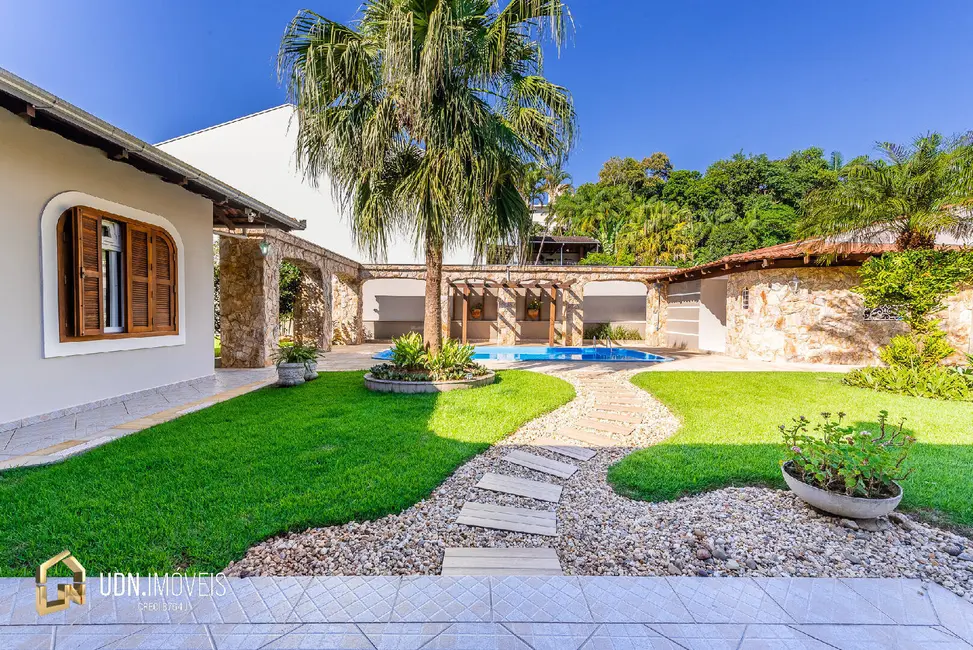 Casa com 4 quartos à venda, 221m2 em Itoupava Norte, Blumenau - SC - imagem 8 Foto 8 de Casa com 4 quartos à venda, 221m2 em Itoupava Norte, Blumenau - SC