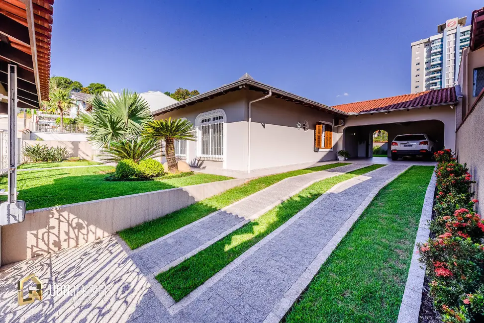 Casa com 4 quartos à venda, 221m2 em Itoupava Norte, Blumenau - SC - imagem 3 Foto 3 de Casa com 4 quartos à venda, 221m2 em Itoupava Norte, Blumenau - SC