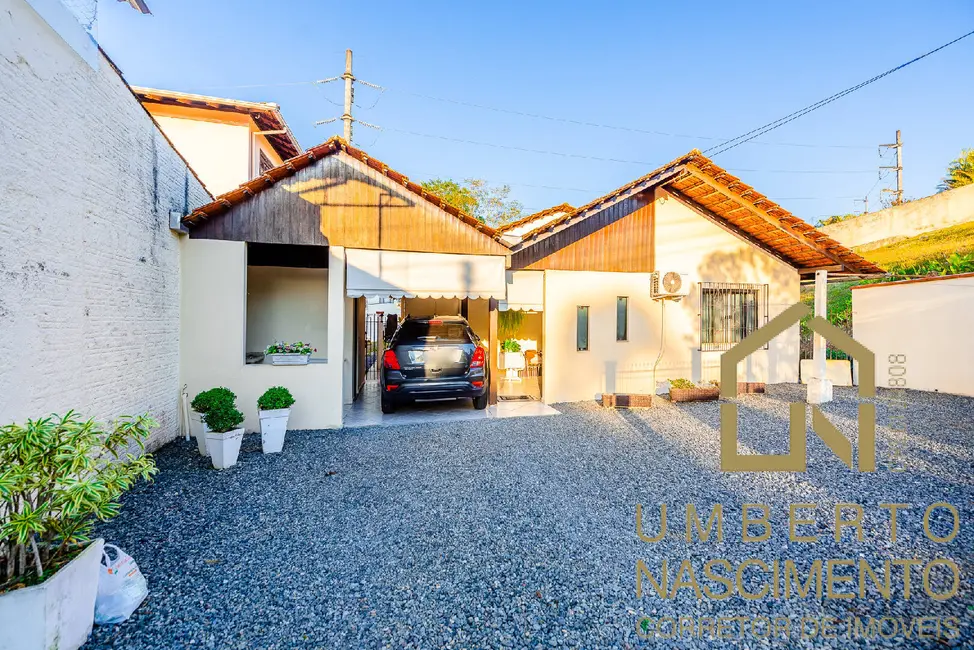 Casa com 3 quartos à venda, 175m2 em Velha, Blumenau - SC - imagem 3 Foto 3 de Casa com 3 quartos à venda, 175m2 em Velha, Blumenau - SC
