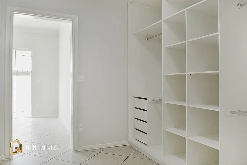 Casa de Condomínio com 3 quartos para alugar em Vorstadt, Blumenau - SC - imagem 9 Foto 9 de Casa de Condomínio com 3 quartos para alugar em Vorstadt, Blumenau - SC